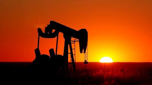 堪萨斯油泵与夕阳