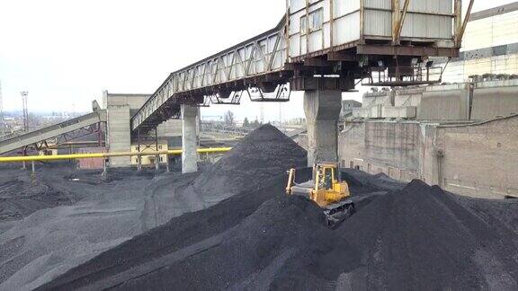 火力发电厂供煤场推土机拖拉机收黑煤