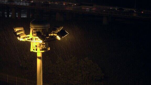 城市夜雨