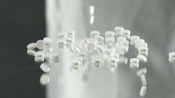 药片掉在桌上实验性安慰剂药物制药业务