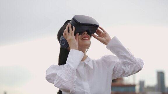 亚洲女工程师戴着VR头盔