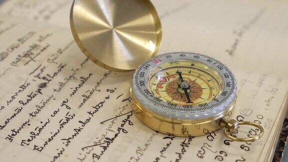 关于旅行发现地点基于手稿的古代指南针
