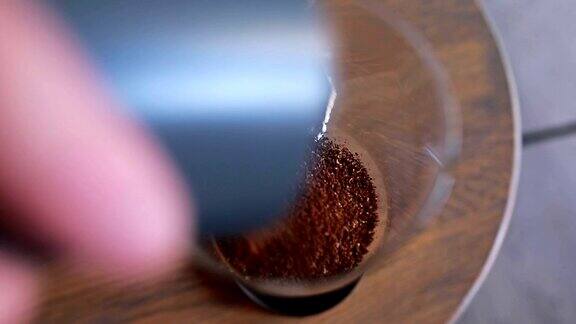 咖啡师做真空咖啡冲泡