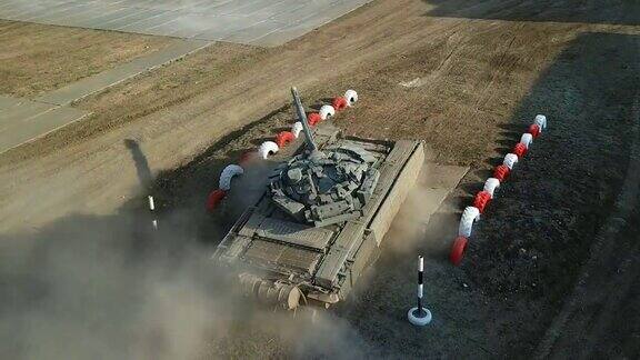 鸟瞰图-重型坦克克服障碍