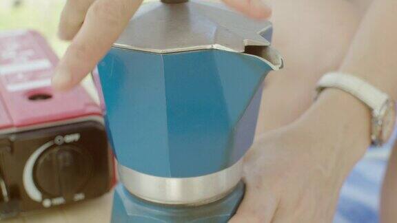 摩卡咖啡壶是传统的早上喝的饮品