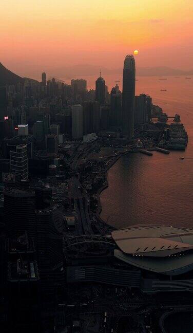 垂直航拍日落时的香港
