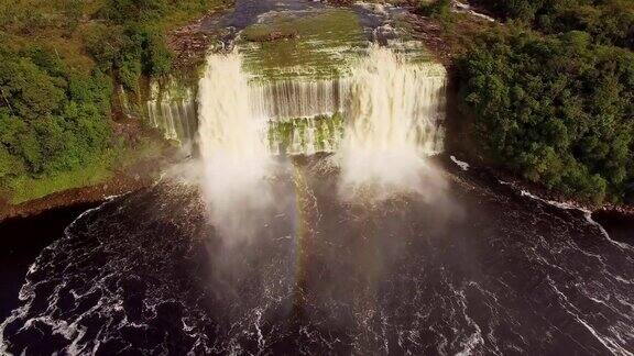 卡奈马国家公园泻湖瀑布鸟瞰图卡奈玛是一个以自然美景和无数瀑布闻名于世的地方卡奈马是世界各地的旅游胜地