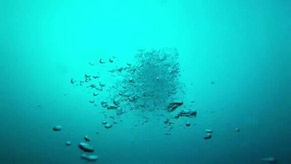 带气泡的蓝色海洋