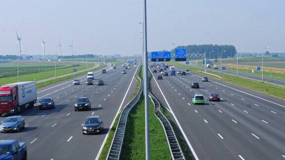 风车、农业和繁忙的交通拥挤的荷兰