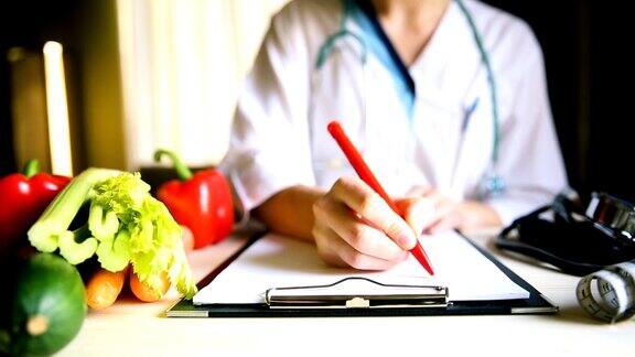 蔬菜饮食的营养和用药概念营养学家提供健康的蔬菜饮食