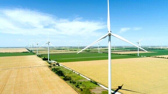在农业领域生产电力的风车群