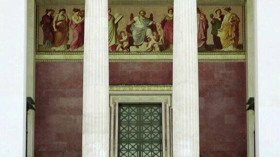 古典希腊风格的古柱子