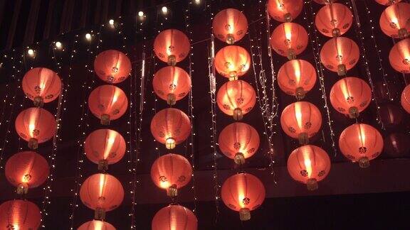 中国传统灯笼装饰在唐人街农历新年的节日