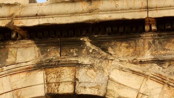 镶边上的古希腊铭文希腊雅典的哈德良拱门