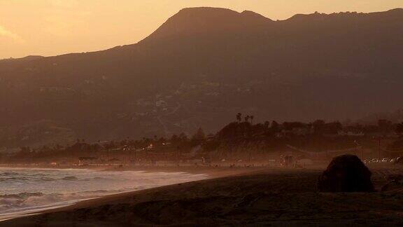 加州马里布的日落在点杜梅州立海滩高清晰视频刚刚日落后