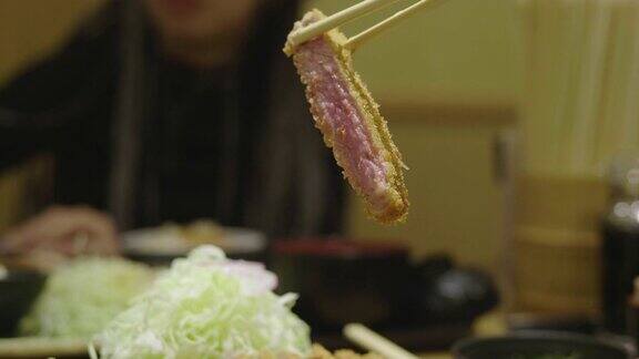 日本料理:日式蒸饭配猪排