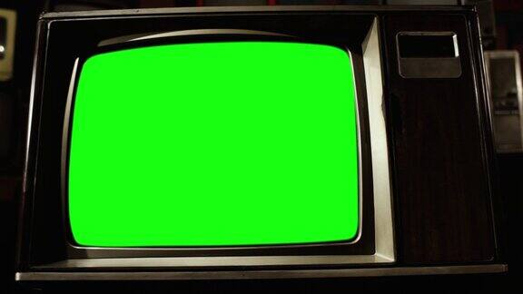 复古电视机与绿色屏幕多莉
