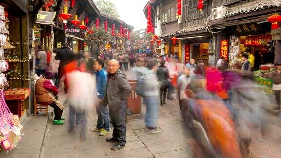 时光流逝:中国重庆磁器口古公园的行人人群
