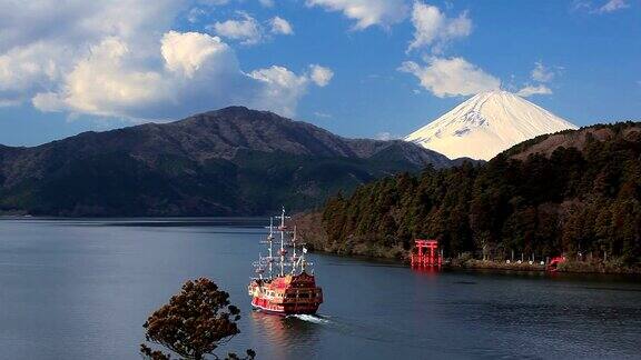 日本箱根国家公园的富士山和阿什湖