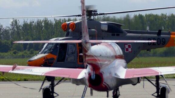 W-3T直升机在格丁尼亚航展上进行演习