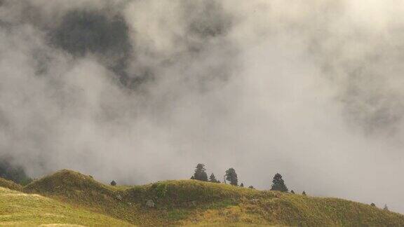 雾与云(高加索山脉)
