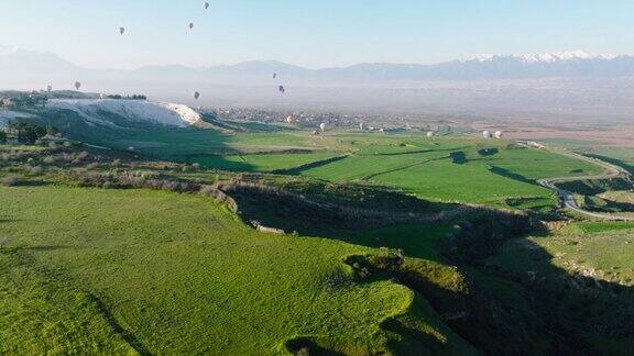 俯瞰Pamukkale-Hierapolis4K无人机镜头在日出