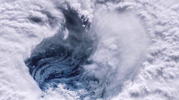 从太空看到的巨大飓风这段视频由美国宇航局提供放大4K分辨率