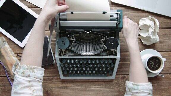 作家与复古书写机