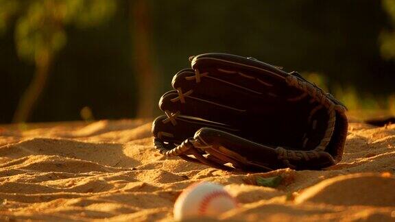 夕阳下的棒球