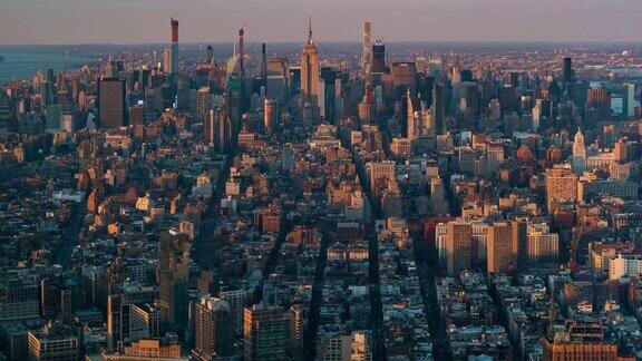 延时:鸟瞰图的纽约市市中心日落黄昏