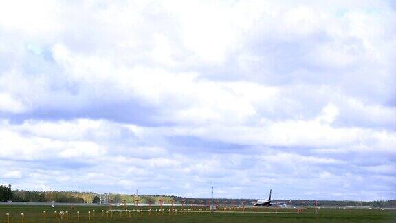 10月8日一架瑞安航空公司的飞机从里加机场起飞