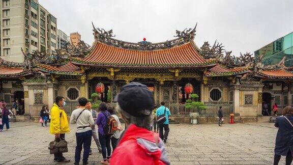 台湾台北龙山寺与游客的时光流逝