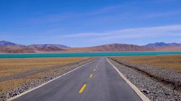 西藏阿里地区的湖泊