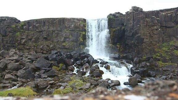 冰岛Thingvellir国家公园的Althingi瀑布