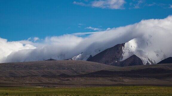 青藏高原雪山