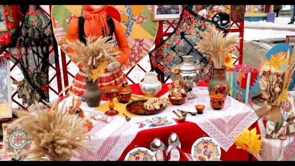 俄罗斯茶壶和白俄罗斯民间玩偶与Baranki表俄罗斯传统茶饮