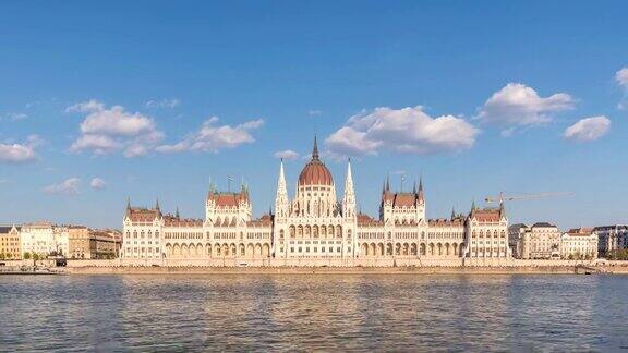 匈牙利布达佩斯的时间间隔为4K城市在匈牙利议会和多瑙河上的时间间隔