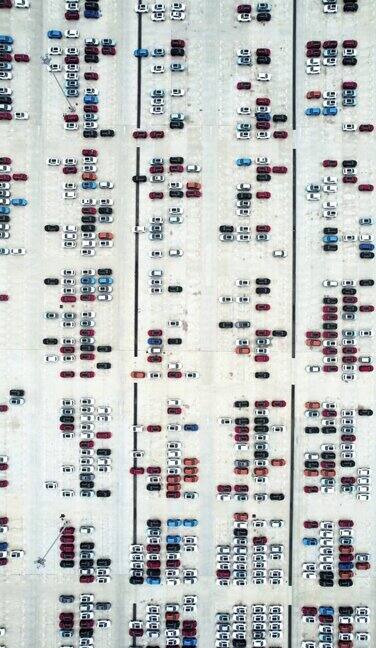 一排排新车的鸟瞰图