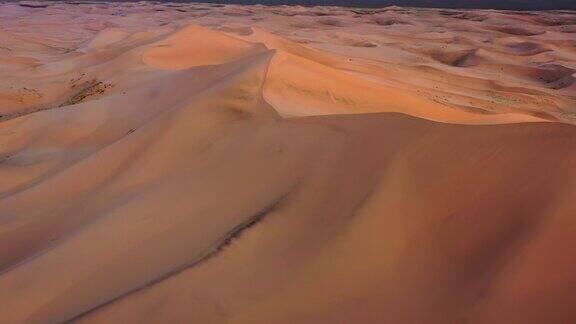 蒙古戈壁沙漠沙丘鸟瞰图