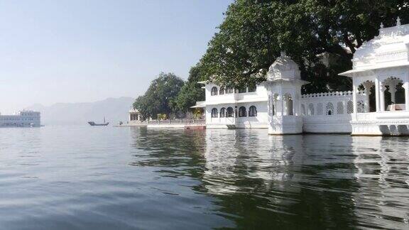印度拉贾斯坦邦乌代普尔皮霍拉湖上的泰姬湖宫殿