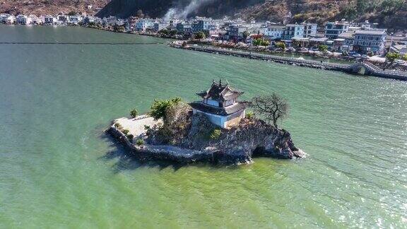 洱海有一个岛屿和寺庙