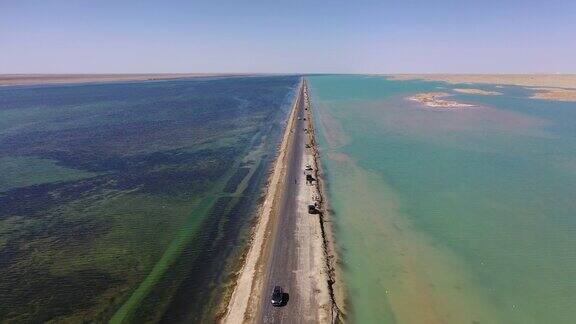 青海湖附近道路的实时鸟瞰图