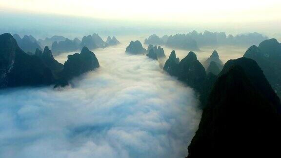 航拍桂林的云海风光