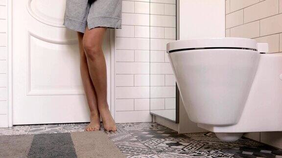 上厕所时前列腺有问题的女人