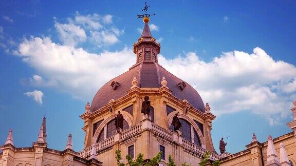 马德里阿慕德娜大教堂雄伟的圆顶西班牙