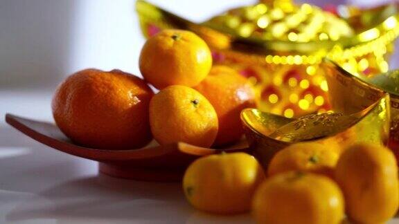 中国新年红包里有金元和橘子