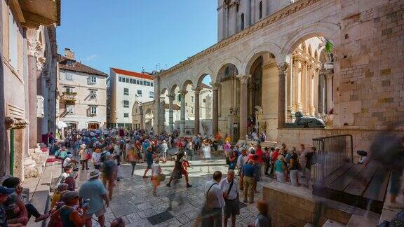 克罗地亚斯普利特老城游客步行的时间流逝