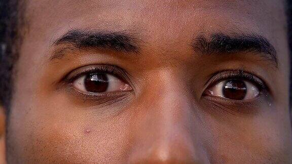黑人眼睛:非裔美国人睁开眼睛