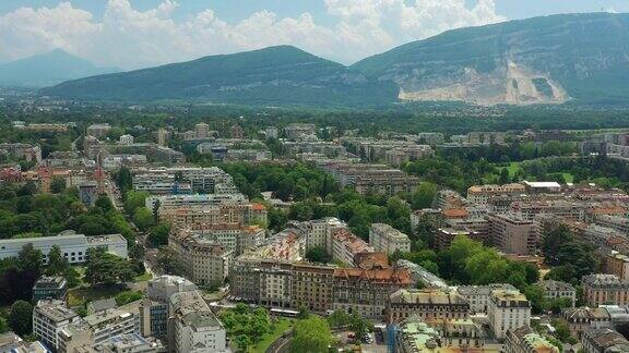 飞行在阳光明媚的一天日内瓦城市的屋顶山脉空中全景4k瑞士