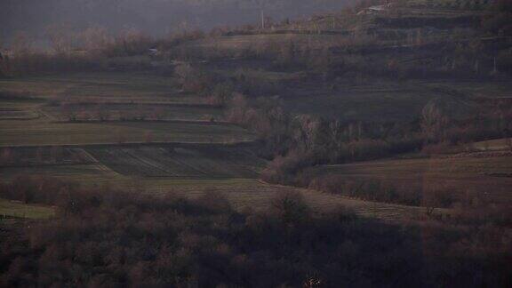 山上的冬季全景